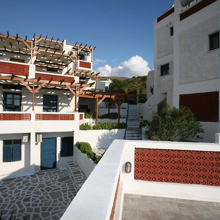 St George Studios & Apartments Баці Екстер'єр фото